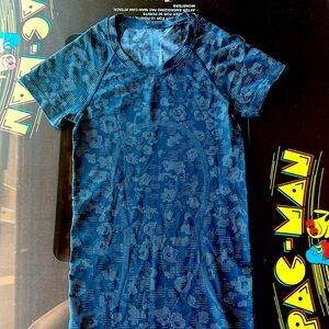 Lululemon Swiftly Tech Tee Size 0, like new, Navy abstract leopard print